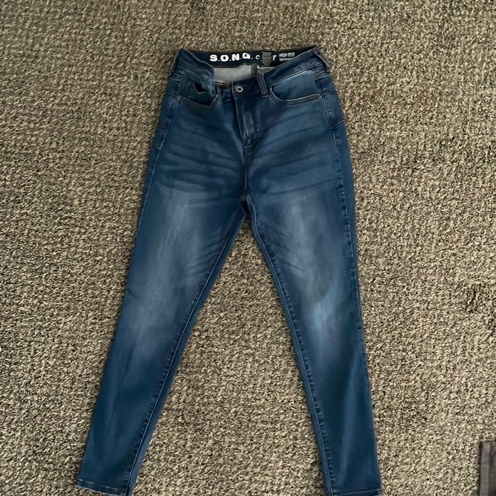 Dark blue soft faded blue jeans curvy fit